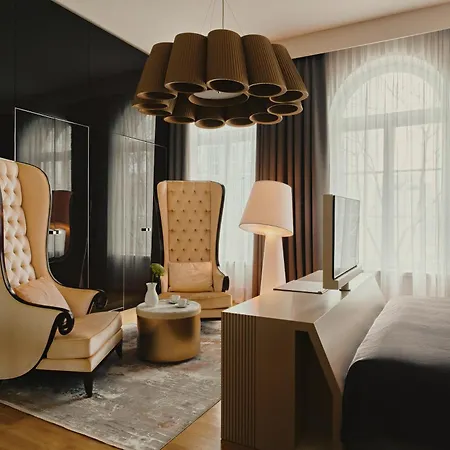 Blow Up Hall Отель 5*