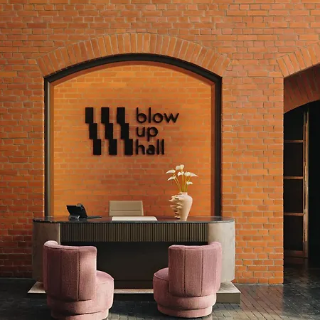 מלון Blow Up Hall
